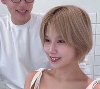 「後ろをキュッと！」希望のショートヘアの女性がプロの技で…可愛い仕上がりで思わず笑顔に