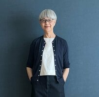 【70代マダム】「UNIQLO×無印良品」を着こなす！季節の変わり目の“シンプルコーデ”をマネしたい