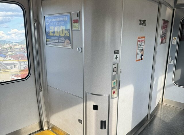 電車の「トイレ」だけでも車両が分かる？　鉄道に詳しい人々が見抜いた「一枚の写真」に反響