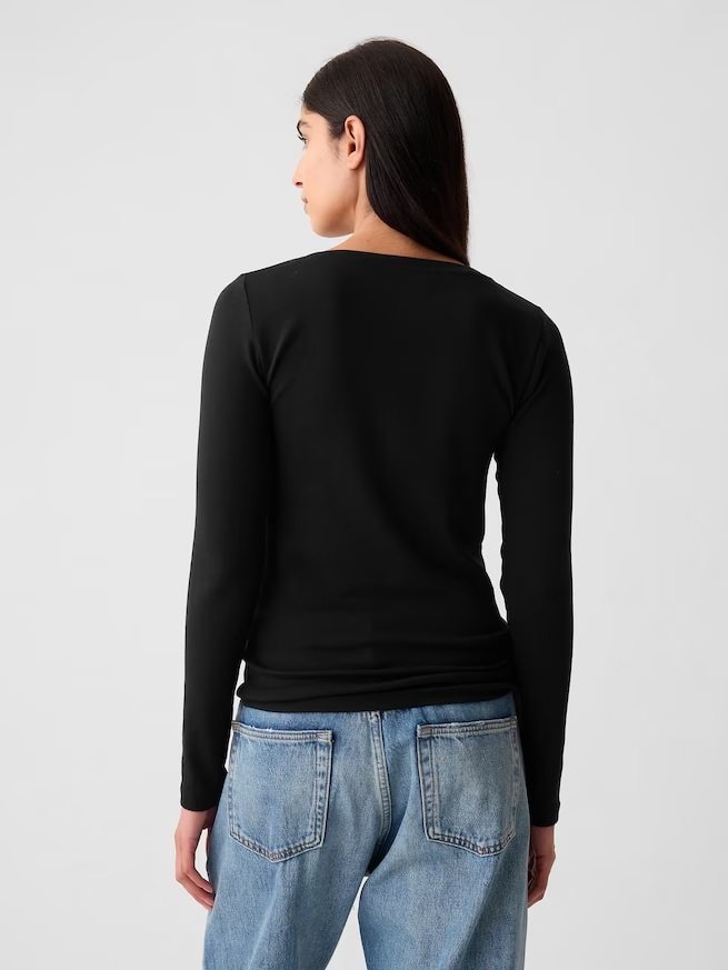 モダール混のコットンが光沢感を出し高見えも演出!