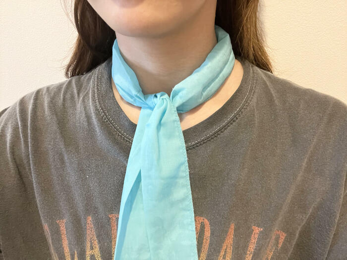 首に巻いたネッククーラー
