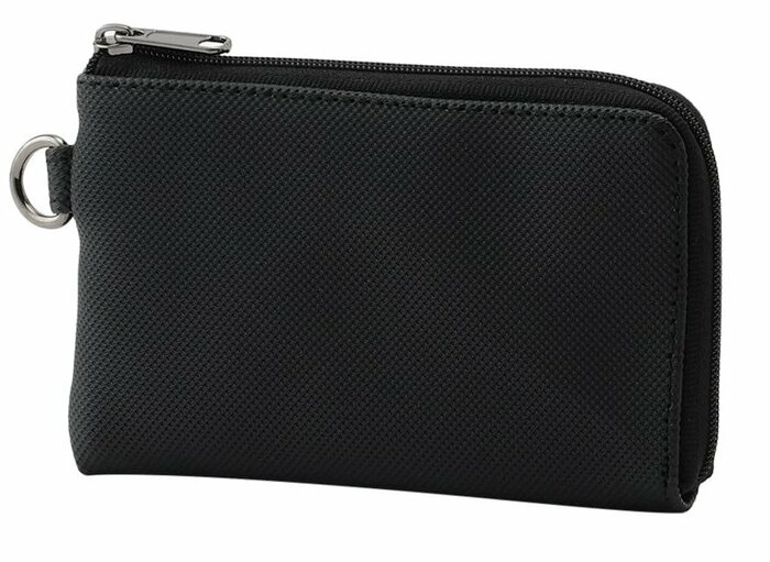 定番かつ、どのような服装に合わせやすい「クロ」