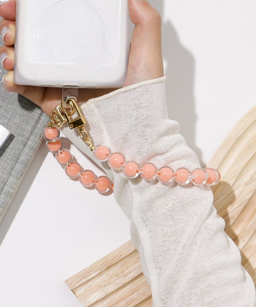 出所：パルグループ公式ファッション通販サイト 3COINS スマホハンドストラップビーズ