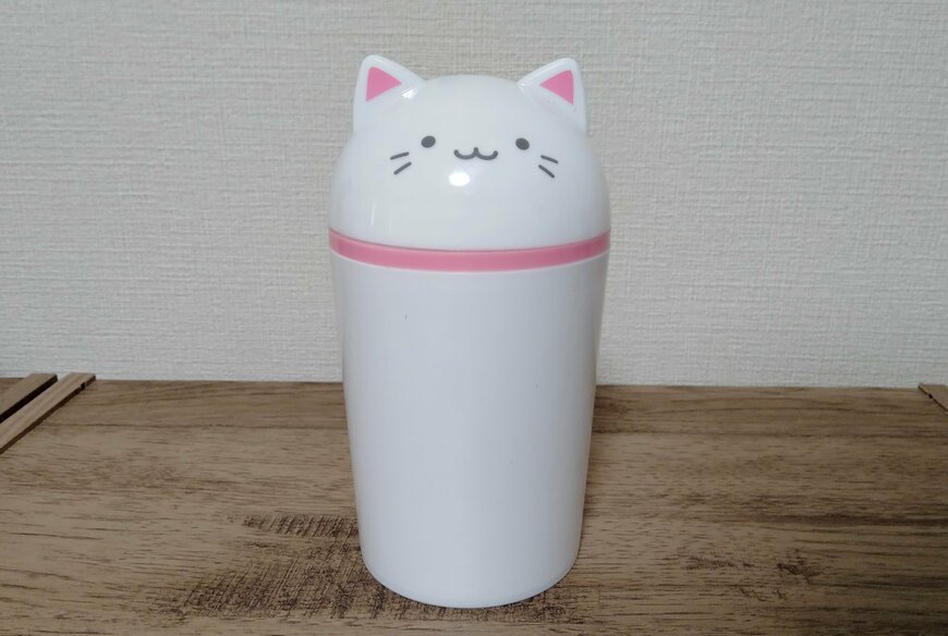 筆者撮影（セリア、ふた付 卓上ゴミ箱 ねこ）