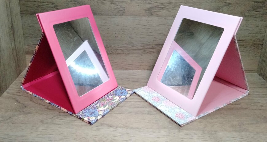 筆者撮影（セリア、折りたたみミラー S ウィリアム・モリス）