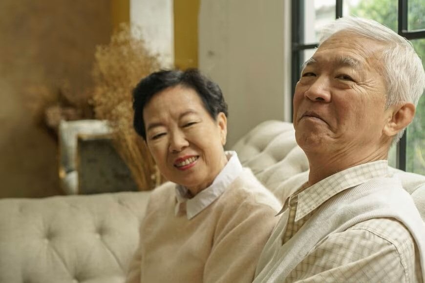 【富裕層・超富裕層】日本に何％いる？富裕層・超富裕層は年々増加傾向に「20歳代～70歳代」平均貯蓄額も《一覧表》で見る！