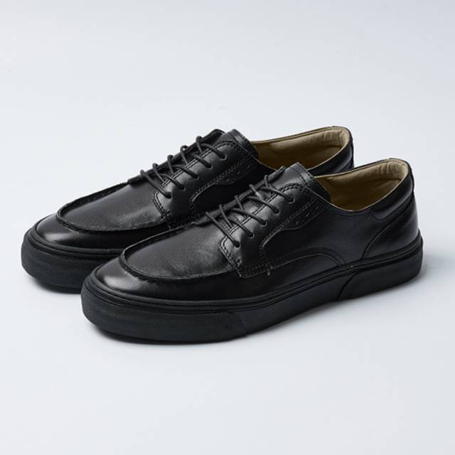 Slack foot wear ¥17,380（OUTPUT）