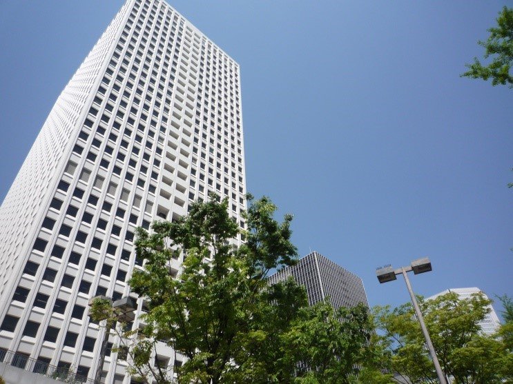 大阪駅前第3ビル33階　展望スペース（大阪駅から徒歩8分、地下街で結ばれている）