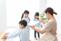 幼稚園教諭の給料はどのくらいか