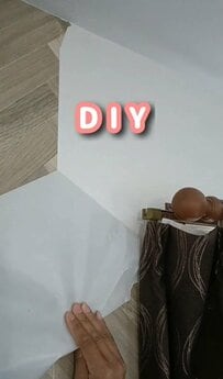 【超簡単DIY】水だけで貼れるリメイクシートが便利！リビングの壁を糊を使わずおしゃれに大変身