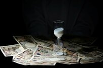 【厚生年金＋国民年金】「年間240万円以上」受給している人の割合は？《60歳代・70歳代》約3割の人は「年金だけでは日常生活費も払えない」と回答