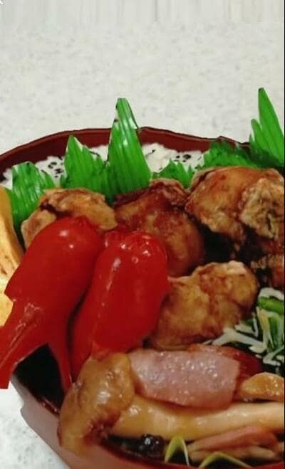 完成した「2種の唐揚げ弁当」