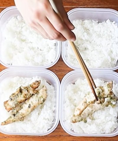 揚げ物なのにさっぱり！タッパーに詰める4人分の【ささみ紅生姜天ぷら弁当】に「夏にぴったり」「おいしそう」など反響