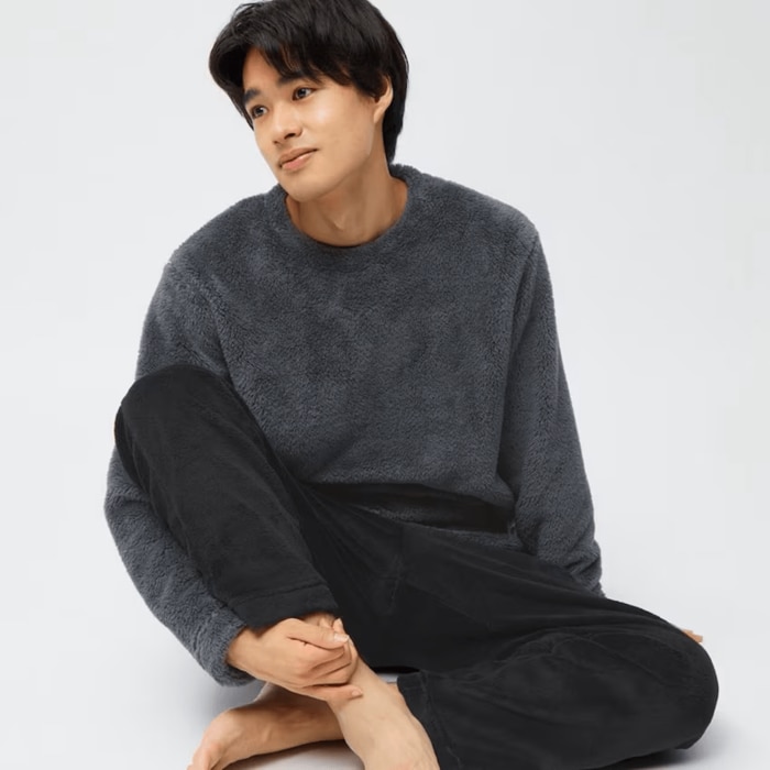 毛足の長いフリース素材で、あたたかな着心地のセットアップです