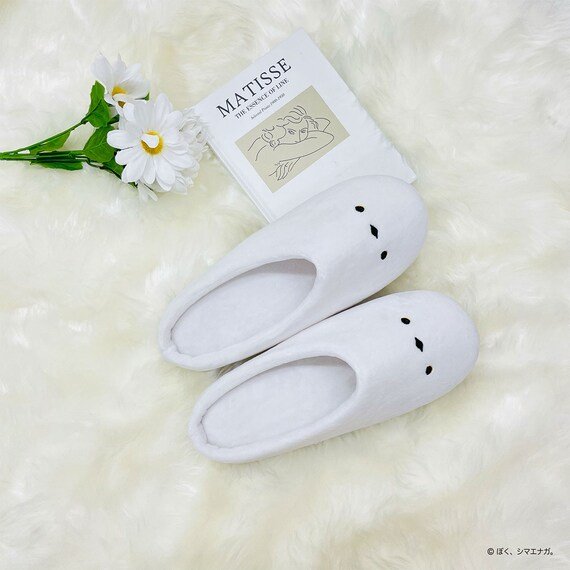 ふわふわ生地につぶらな瞳が可愛いフェイス柄が特徴