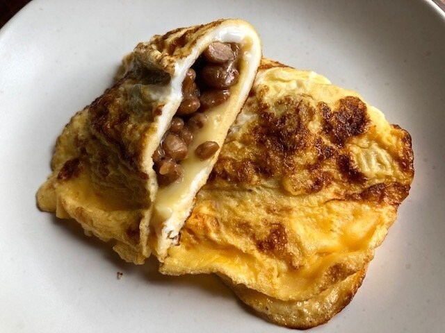 チーズ入り納豆オムレツ