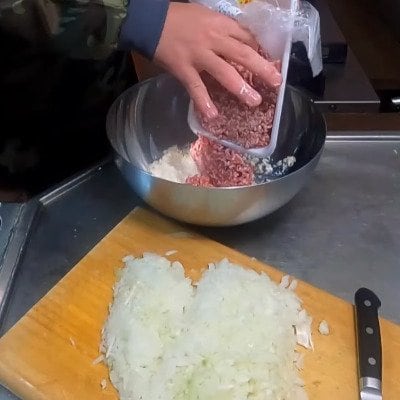 【父ちゃん弁当】父が作る「ロコモコ丼弁当」ハンバーグの上にご飯を重ねてさらにハンバーグをドン！目玉焼きものせたオシャレなお弁当が話題