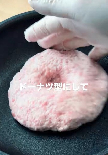 【巨大ハンバーグ弁当】息子も興奮する「やばい大きさ！」冷めてもふんわり時短調理