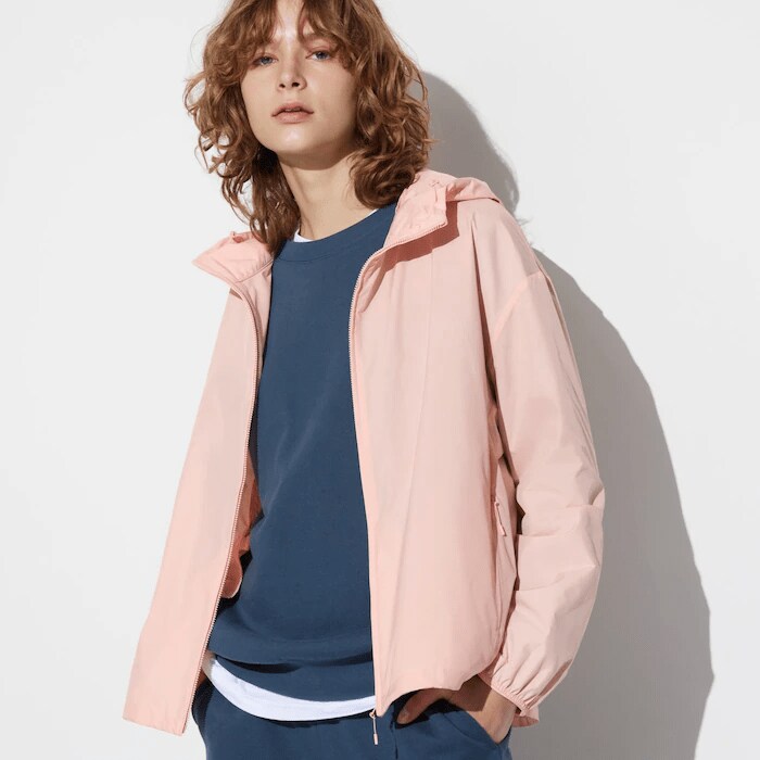 紫外線を90％以上カットできるUV機能付き。価格は3990円（税込）／出所：ユニクロ公式 ポケッタブルUVカットパーカ