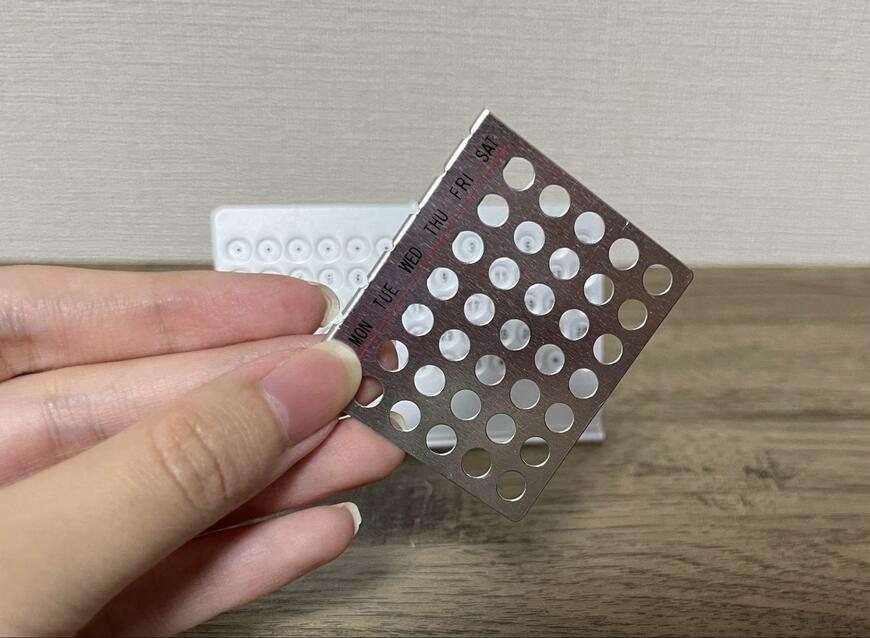 キャンドゥ、万年カレンダーアルミ製画像