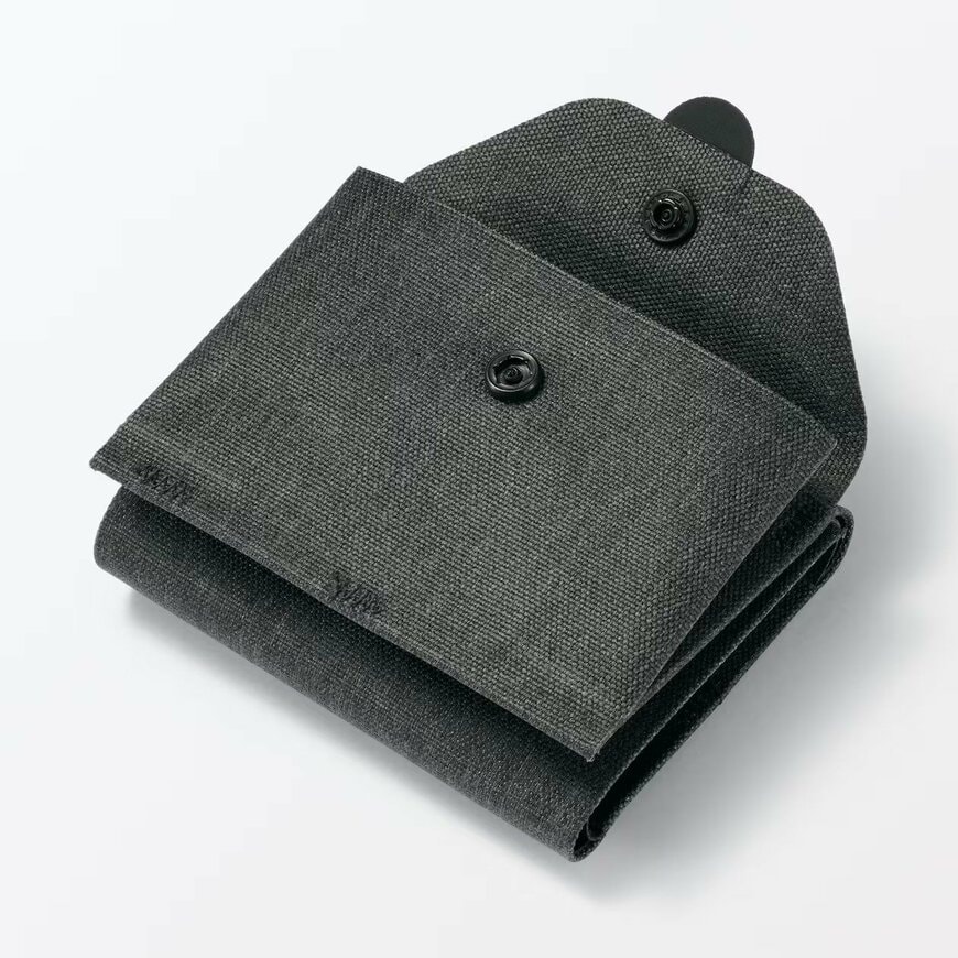 「耐水生地を使った ウェルダー 三つ折り財布(ダークグレー)」