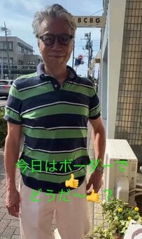 73歳が着こなす夏の爽やかコーデ！グリーンボーダーとホワイトパンツで作る洗練されたスタイル