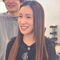 顔が面長に見えるのが悩みのストレートロング女性→プロの似合わせカットで…華やかな〈ひし形デザイン〉に！「可愛い！」の声 