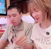 【33歳差カップル】25歳彼氏の「照れ隠し」に59歳彼女が笑ってしまう