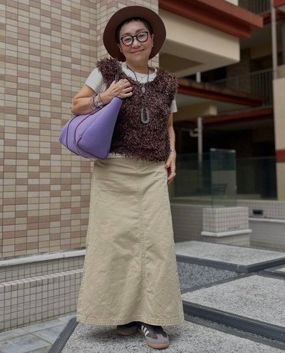 ブラウンのシャギーベストで温かみのある初秋コーデ
