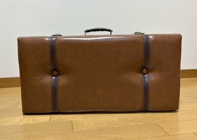 salut!(サリュ)、トランク型脚付き収納スツール商品画像