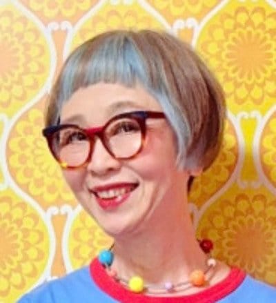 【63歳マダム】チャッキーTシャツ×デニムの〈派手コーデ〉がおしゃれ！「めっちゃ可愛い！」「ウキウキします！」の声