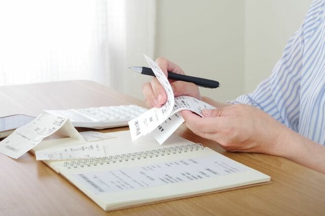 二人以上世帯の1ヵ月の食費平均はいくら？「約9.5万円」の消費支出データを解説