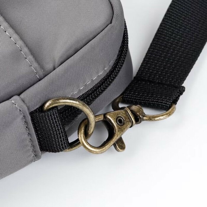 自由自在に長さを変更できるショルダーストラップ