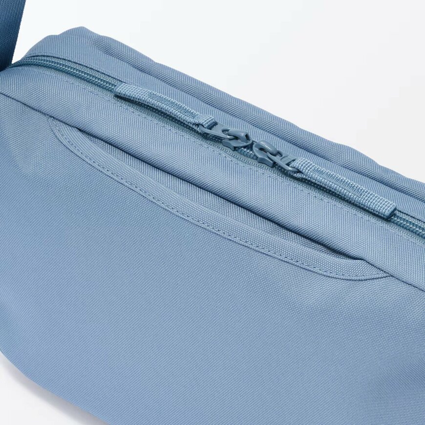 出所：無印良品公式　背面ポケット付き　撥水ショルダーバッグ