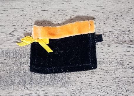 筆者撮影（セリア、フィギュア用ハロウィンミニマント）