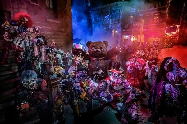 出所：合同会社ユー・エス・ジェイ「『ハロウィーン・ホラー・ナイト』3年ぶりに完全復活！パーク史上最多種※のゾンビが大量出没する『ストリート・ゾンビ』、ドラキュラや狼男、伝説のモンスターから逃げ惑う新ホラー・メイズ」
