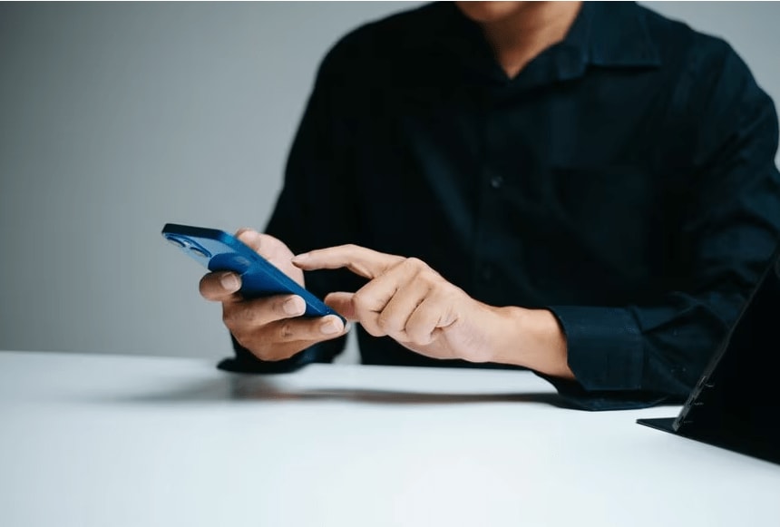 スマホ通信料、2025年の全国平均は月「1万1464円」。最高と最低で年間2万2千円超の地域差