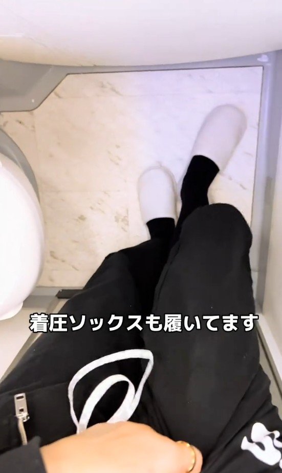 出所：@akko_san_dayo「旅行好き元CA ロングフライト時の機内の過ごし方」