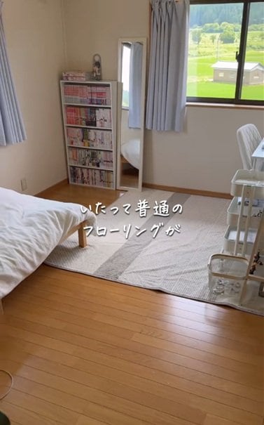 【戸建て簡単DIY】子ども部屋の床が白い木目の可愛い床に大変身！「こんなに印象変わるんですね！」と話題