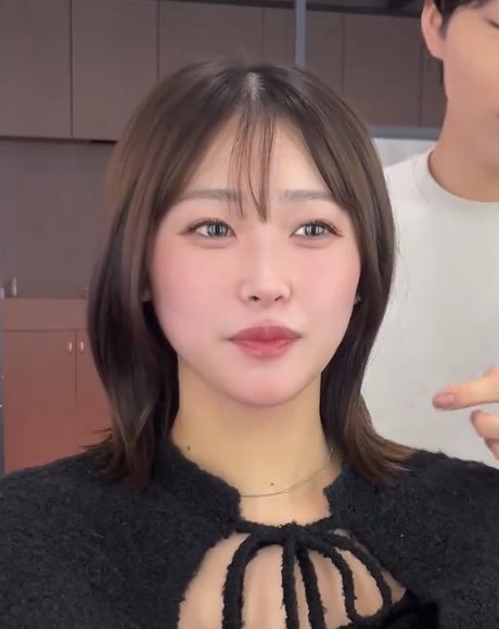 【変身】ウルフカット×ダークトーンでイメチェンした女性……美しすぎる仕上がりに笑顔こぼれる
