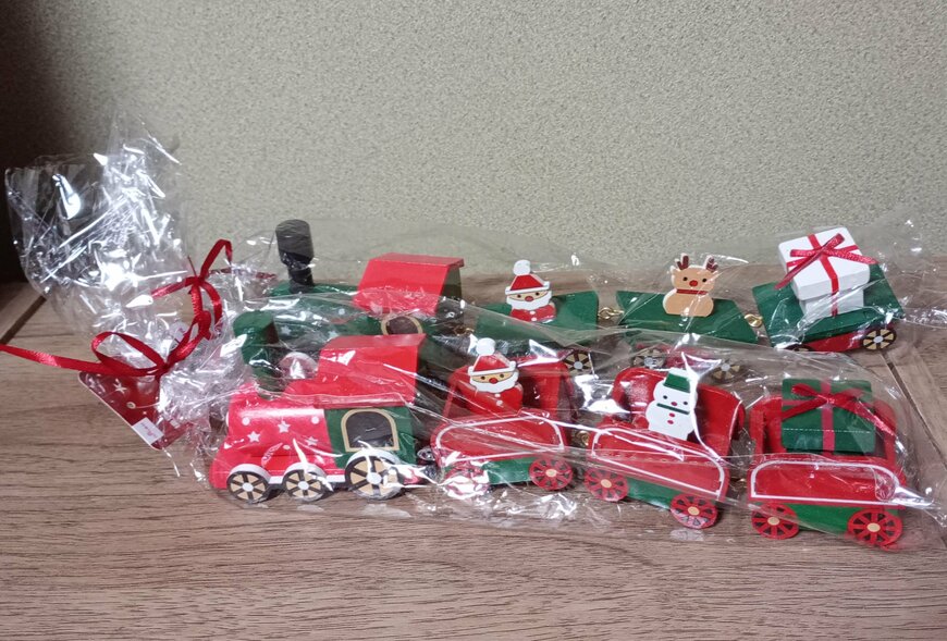 筆者撮影（ダイソー、クリスマス機関車（A））
