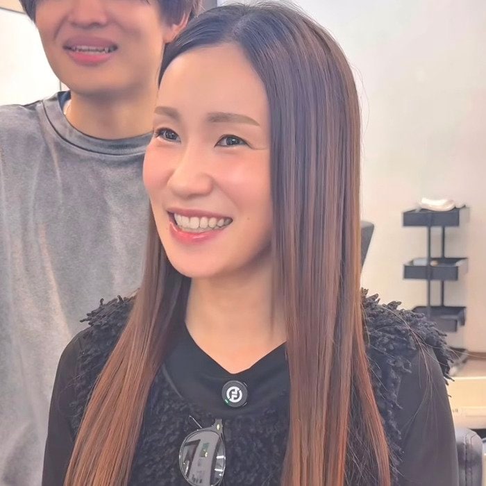 顔が面長に見えるのが悩みのストレートロング女性→プロの似合わせカットで…華やかな〈ひし形デザイン〉に！「可愛い！」の声 