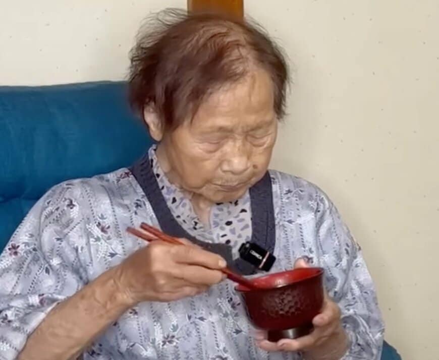【94歳の長寿飯】おばあちゃん特製「具沢山の豚汁」を公開！栄養満点でご飯が進む手作りの味に反響