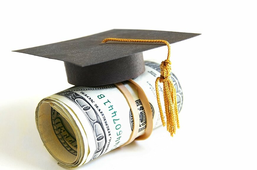 奨学金の完済は30歳までに！ 月の平均返済額はどのくらい？