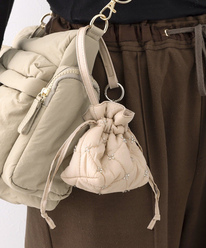 3COINS公式　ビーズ付きキルティングミニポーチの画像