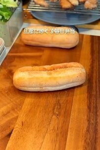 「詰め方が綺麗で美味しそう」お肉もお魚も楽しめる【エスニック風サンドイッチ弁当】が話題