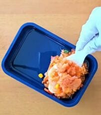 「天才では？」オムライスで作る【スポンジ・ボブ】のキャラ弁の完成度が高すぎると話題に！