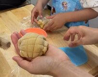 【子供と作るメロンパン】いちごの形に胸キュン！美味しくないはずがない「メロンパン」