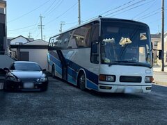 「高速料金特大はかなりしんどい」趣味で大型バスを購入した男性　驚きの投稿写真に「どういうこと」と困惑