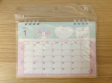 セリア】110円〈マイメロ卓上カレンダー〉毎月イラストが変わって記入